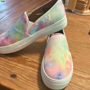Tie dyed Steve Madden Slip On Ladies 8!